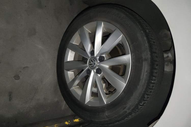 Used Volkswagen Bora 2019 Revised Version 1.5L Automatic Comfort Edition China VI Standard Right Front Wheel Hub