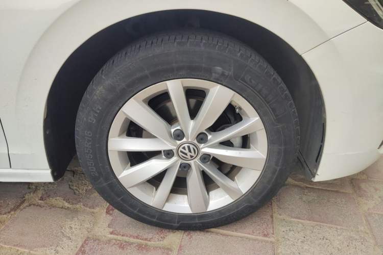 Used Volkswagen Bora 2019 Revised Version 1.5L Automatic Comfort Edition China VI Standard Right Front Wheel Hub