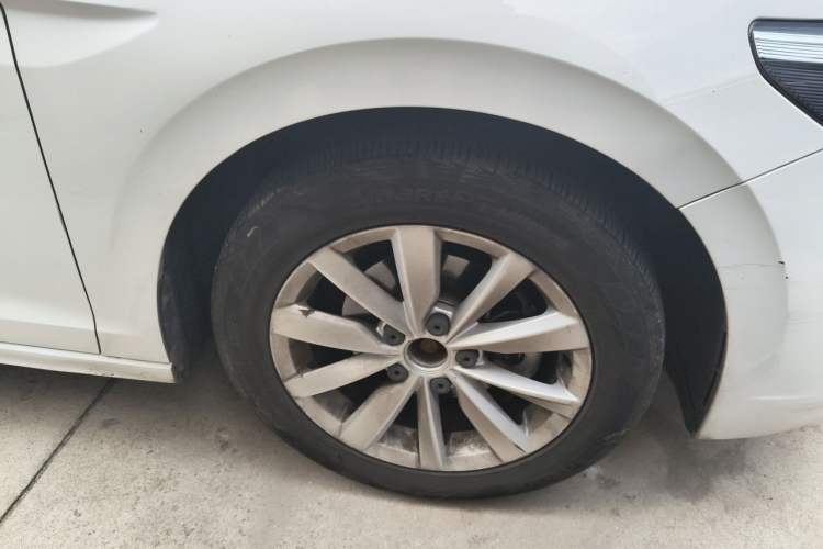 Used Volkswagen Bora 2019 1.5L Automatic Comfort Model Right Front Wheel Hub