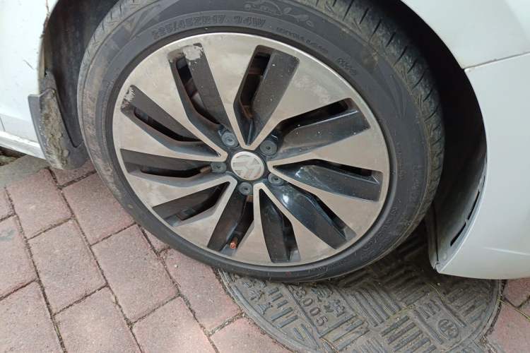 Used Volkswagen Bora 2019 280TSI DSG Elite Model Right Front Wheel Hub