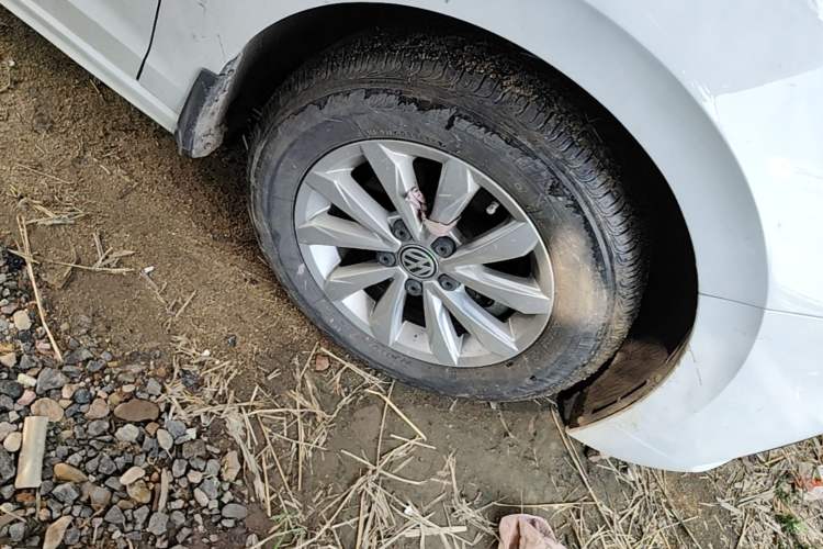Used Volkswagen Bora 2019 1.5L Manual Fashion Edition Right Front Wheel Hub