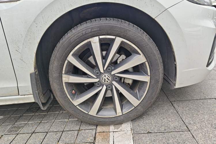 Used Volkswagen Bora 2019 Revised Version 280TSI DSG Luxury Edition China VI Standard Right Front Wheel Hub