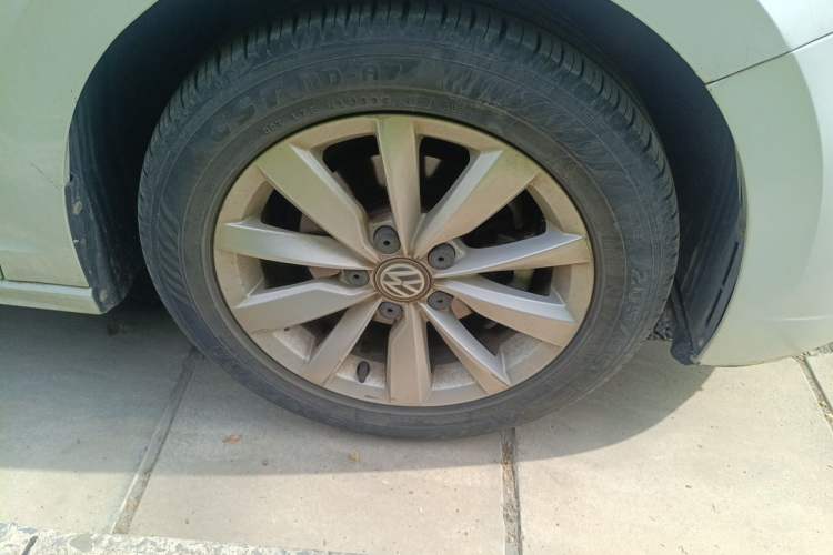 Used Volkswagen Bora 2019 1.5L Automatic Comfort Model Right Front Wheel Hub