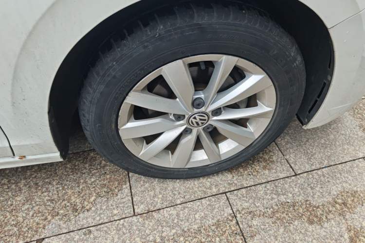 Used Volkswagen Bora 2019 Revised Version 1.5L Automatic Elite Edition China VI Standard Right Front Wheel Hub