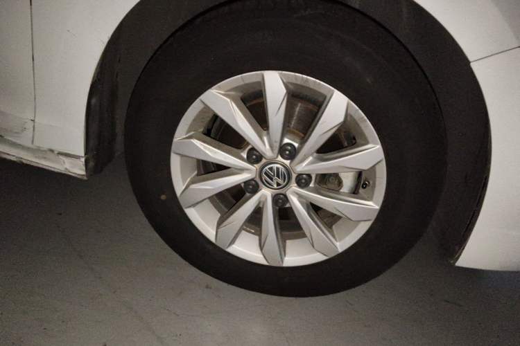 Used Volkswagen Bora 2019 Revised Version 1.5L Automatic Fashionable Style China VI Right Front Wheel Hub