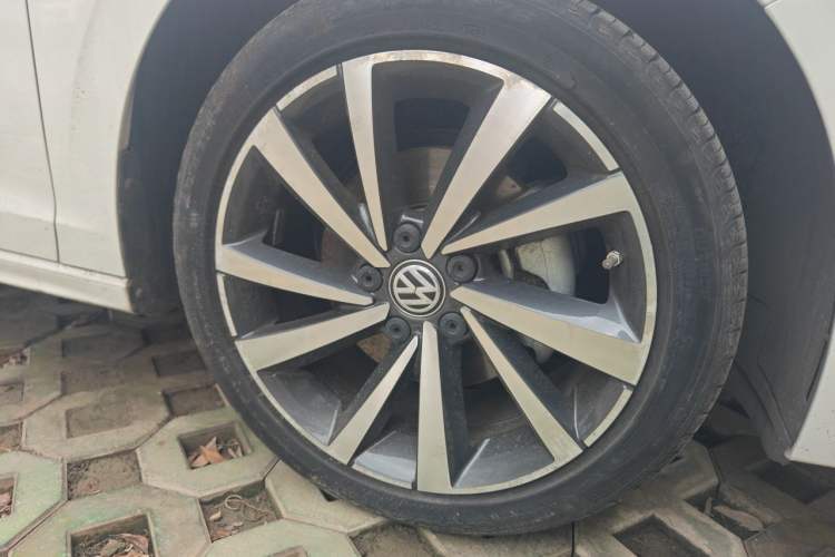 Used Volkswagen Bora 2019 Revised Version 280TSI DSG Luxury Edition China VI Standard Right Front Wheel Hub