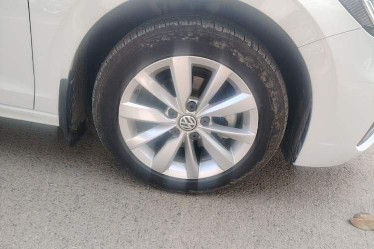 Used Volkswagen Bora 2019 1.5L Automatic Comfort Model Right Front Wheel Hub