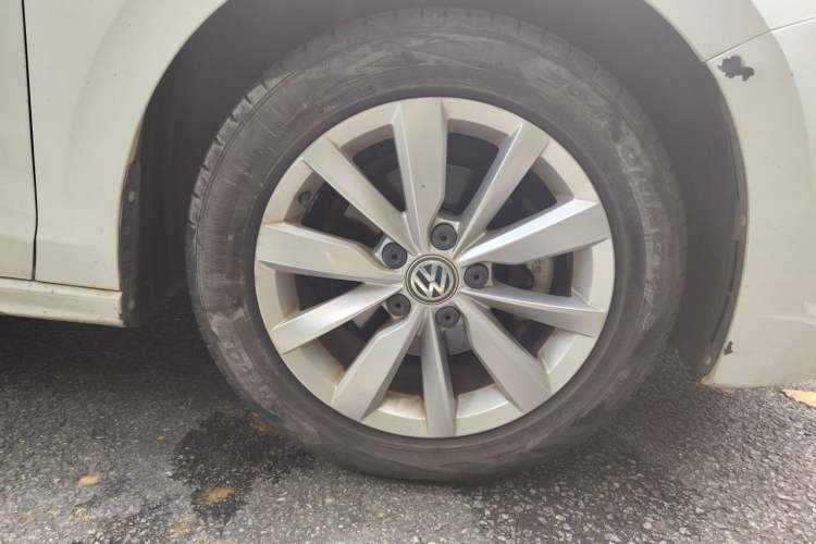 Used Volkswagen Bora 2019 1.5L Automatic Elite Version Right Front Wheel Hub