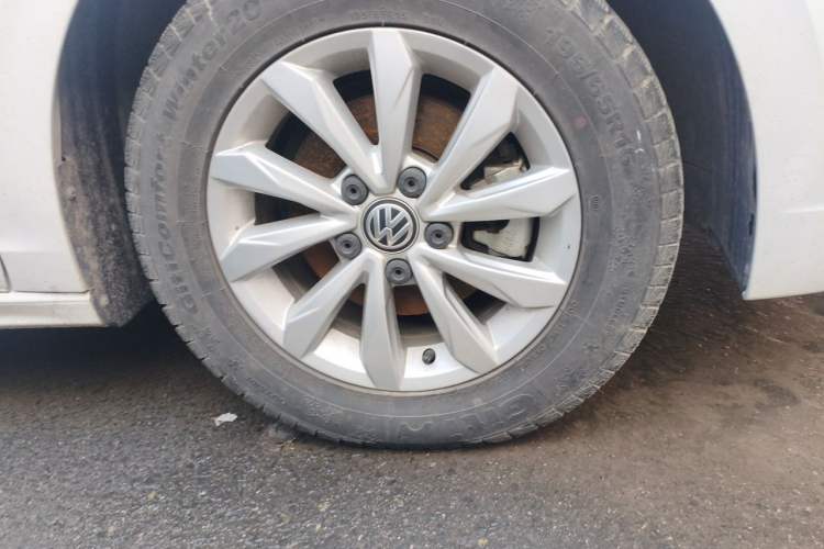 Used Volkswagen Bora 2019 1.5L Automatic Fashion Model Right Front Wheel Hub