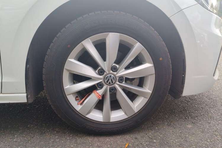 Used Volkswagen Bora 2019 1.5L Automatic Elite Version Right Front Wheel Hub