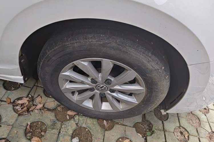 Used Volkswagen Bora 2019 Revised Version 1.5L Automatic Fashionable Style China VI Right Front Wheel Hub