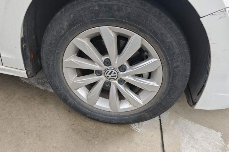 Used Volkswagen Bora 2019 Revised Version 1.5L Automatic Fashionable Style China VI Right Front Wheel Hub