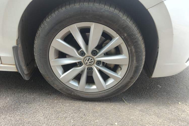 Used Volkswagen Bora 2019 280TSI DSG Elite Model Right Front Wheel Hub