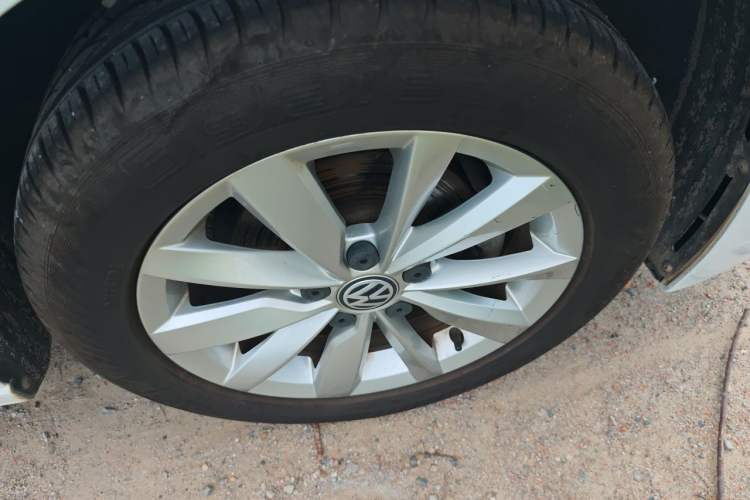 Used Volkswagen Bora 2019 1.5L Automatic Elite Version Right Front Wheel Hub
