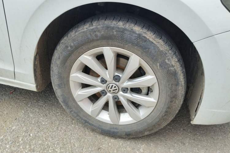Used Volkswagen Bora 2019 1.5L Manual Fashion Edition Right Front Wheel Hub