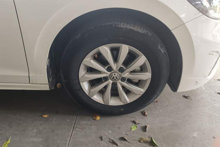 Used Volkswagen Bora 2019 Revised Version 1.5L Automatic Fashionable Style China VI Right Front Wheel Hub