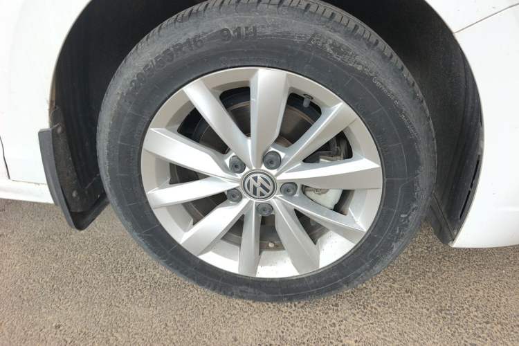 Used Volkswagen Bora 2019 Revised Version 1.5L Automatic Elite Edition China VI Standard Right Front Wheel Hub