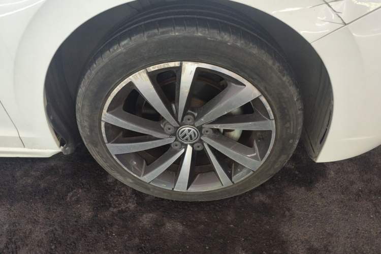 Used Volkswagen Bora 2019 Revised Version 280TSI DSG Luxury Edition China VI Standard Right Front Wheel Hub