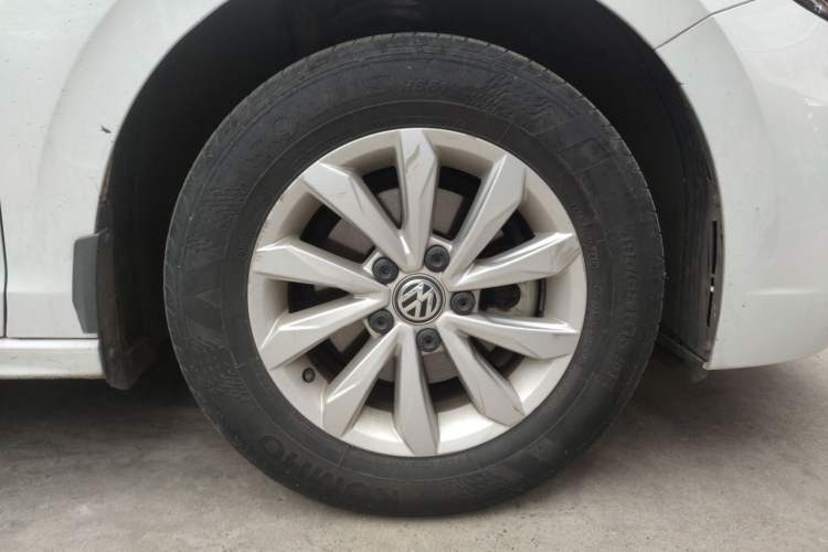 Used Volkswagen Bora 2019 Revised Version 1.5L Automatic Fashionable Style China VI Right Front Wheel Hub