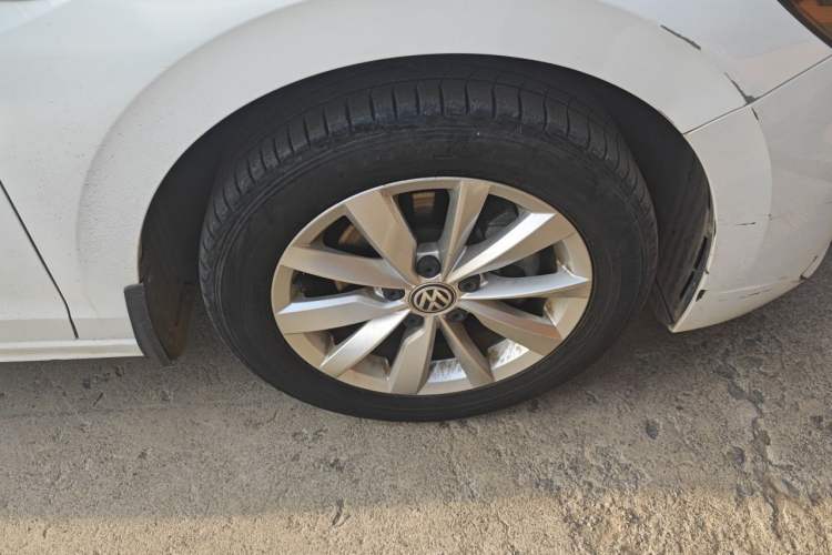 Used Volkswagen Bora 2019 280TSI DSG Elite Model Right Front Wheel Hub