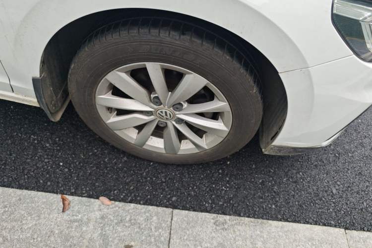 Used Volkswagen Bora 2019 1.5L Manual Comfort Version Right Front Wheel Hub