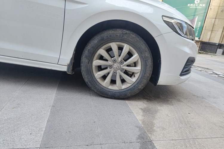 Used Volkswagen Bora 2019 Revised Version 1.5L Automatic Fashionable Style China VI Right Front Wheel Hub