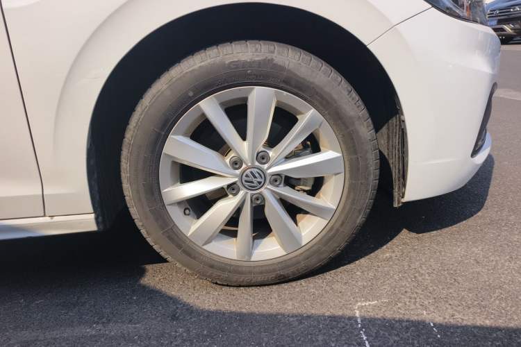 Used Volkswagen Bora 2019 Revised Version 1.5L Automatic Elite Edition China VI Standard Right Front Wheel Hub