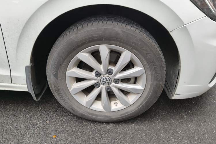 Used Volkswagen Bora 2019 1.5L Automatic Fashion Model Right Front Wheel Hub