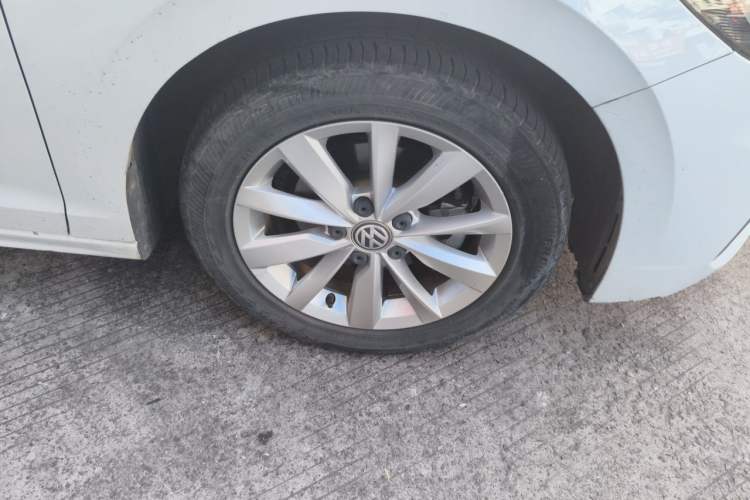 Used Volkswagen Bora 2019 Revised Version 1.5L Automatic Comfort Edition China VI Standard Right Front Wheel Hub