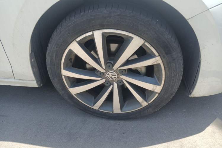 Used Volkswagen Bora 2019 Revised Version 1.5L Automatic Comfort Edition China VI Standard Right Front Wheel Hub