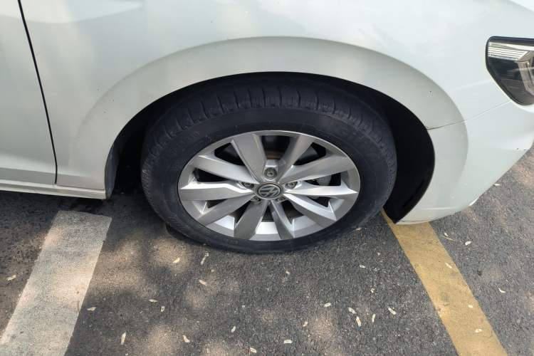 Used Volkswagen Bora 2019 Revised Version 1.5L Automatic Elite Edition China VI Standard Right Front Wheel Hub