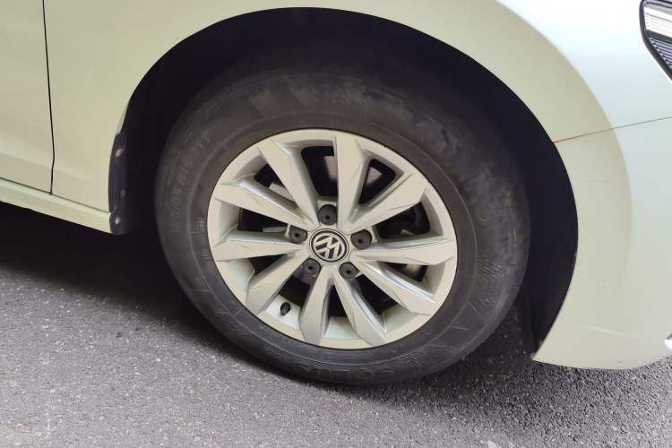 Used Volkswagen Bora 2019 Revised Version 1.5L Manual Fashion Edition China VI Standard Right Front Wheel Hub