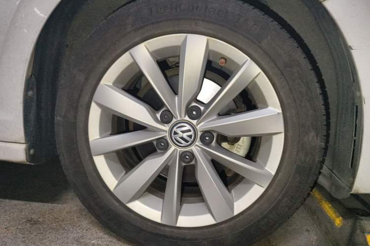 Used Volkswagen Bora 2019 Revised Version 1.5L Automatic Elite Edition China VI Standard Right Front Wheel Hub