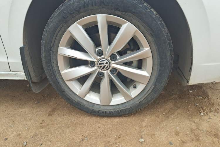 Used Volkswagen Bora 2019 Revised Version 1.5L Manual Comfort Type China V Standard Right Front Wheel Hub