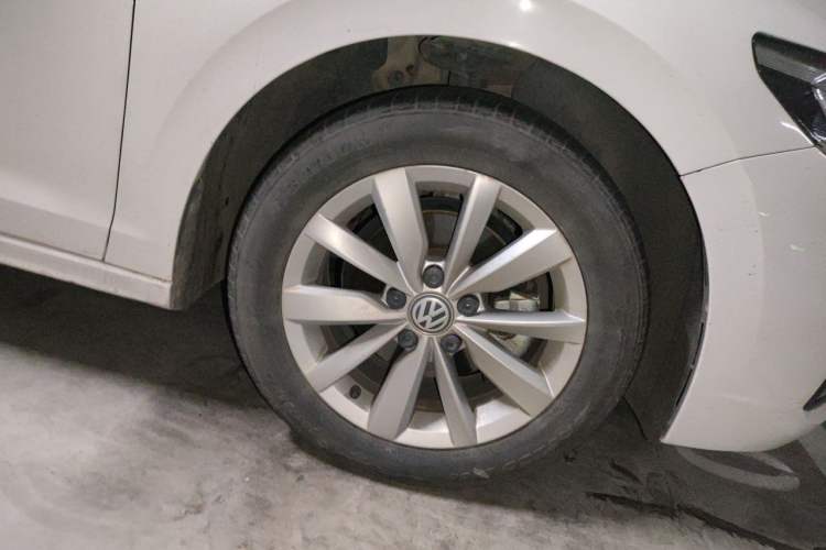 Used Volkswagen Bora 2019 1.5L Manual Comfort Version Right Front Wheel Hub