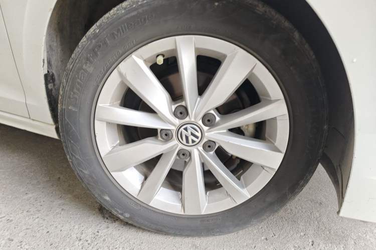 Used Volkswagen Bora 2019 Revised Version 1.5L Automatic Elite Edition China VI Standard Right Front Wheel Hub