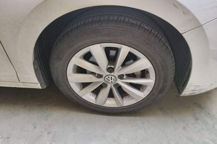 Used Volkswagen Bora 2019 1.5L Automatic Elite Version Right Front Wheel Hub