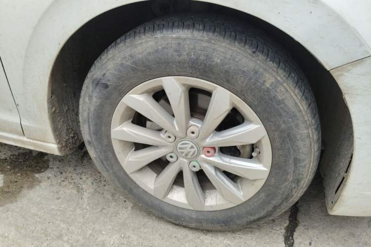 Used Volkswagen Bora 2019 1.5L Manual Fashion Edition Right Front Wheel Hub