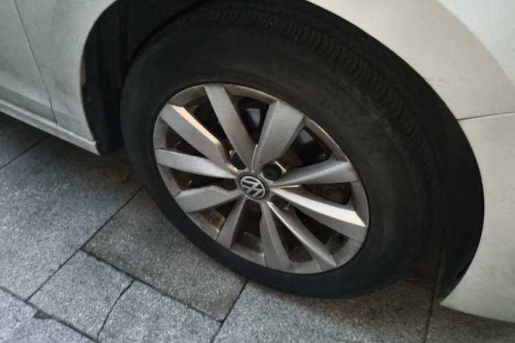 Used Volkswagen Bora 2019 Revised Version 1.5L Automatic Elite Edition China VI Standard Right Front Wheel Hub