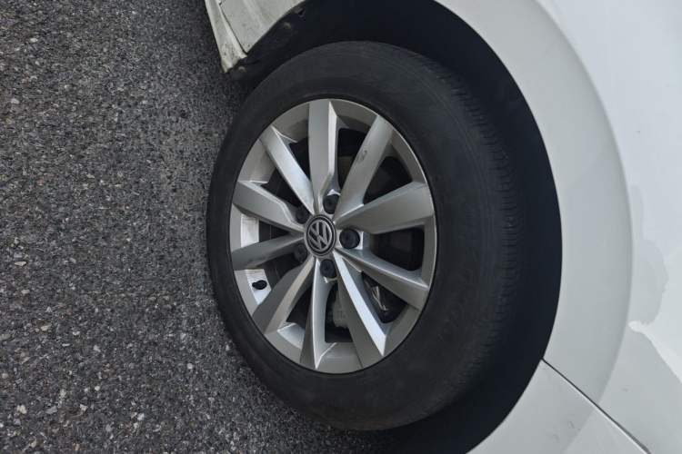 Used Volkswagen Bora 2019 Revised Version 1.5L Automatic Comfort Edition China VI Standard Right Front Wheel Hub