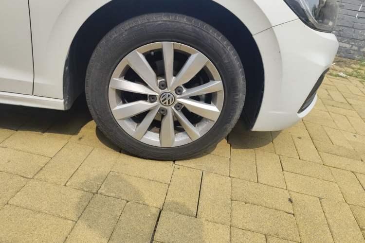 Used Volkswagen Bora 2019 1.5L Manual Comfort Version Right Front Wheel Hub