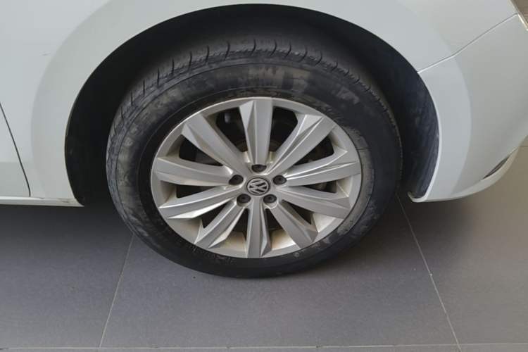 Used Volkswagen Bora 2019 Facelift Bora·Legend 1.5L Automatic Fashion Edition China VI Standard Right Front Wheel Hub