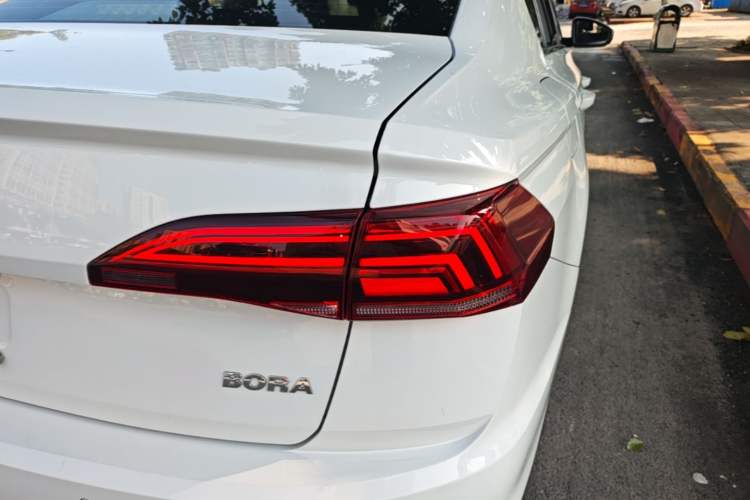 Used Volkswagen Bora 2019 Revised Version 1.5L Automatic Comfort Edition China VI Standard Right Rear Taillight