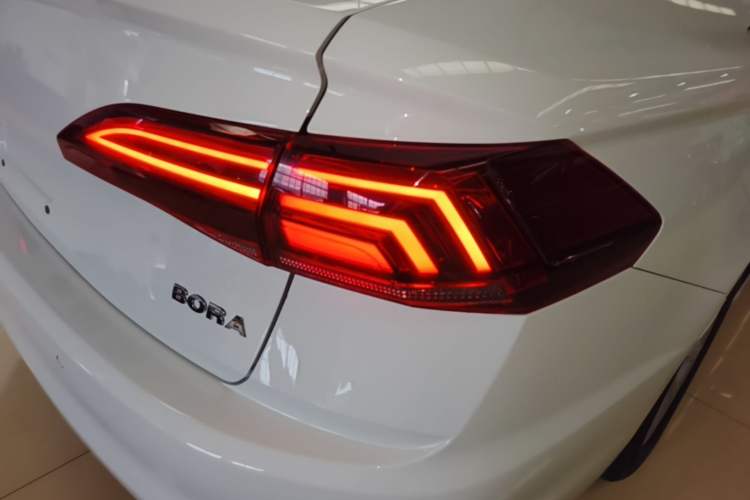 Used Volkswagen Bora 2019 Revised Version 1.5L Automatic Fashionable Style China VI Right Rear Taillight