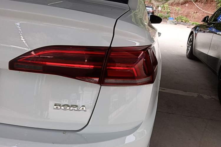 Used Volkswagen Bora 2019 Revised Version 1.5L Automatic Fashionable Style China VI Right Rear Taillight