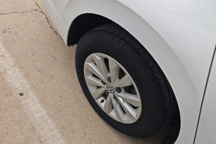 Used Volkswagen Bora 2019 Revised Version 1.5L Automatic Fashionable Style China VI Right Rear Wheel Hub