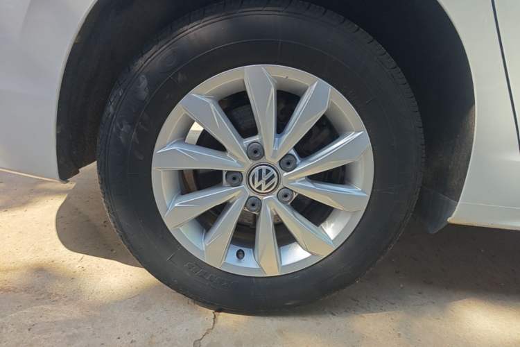 Used Volkswagen Bora 2019 1.5L Manual Fashion Edition Right Rear Wheel Hub