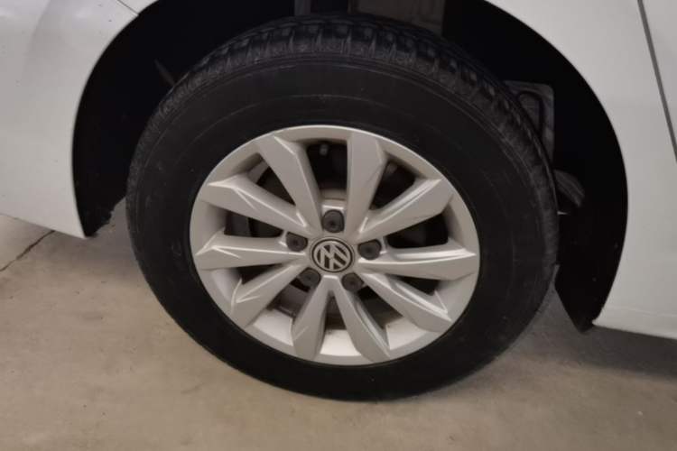 Used Volkswagen Bora 2019 Revised Version 1.5L Manual Fashion Edition China VI Standard Right Rear Wheel Hub