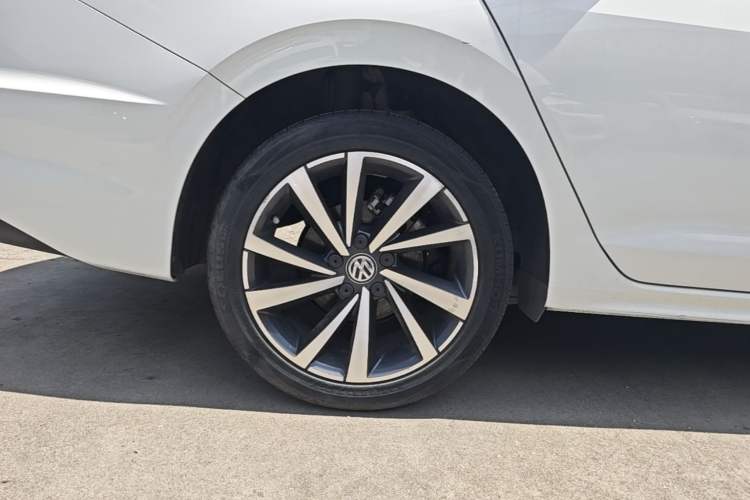 Used Volkswagen Bora 2019 Revised Version 280TSI DSG Luxury Edition China V Standard Right Rear Wheel Hub