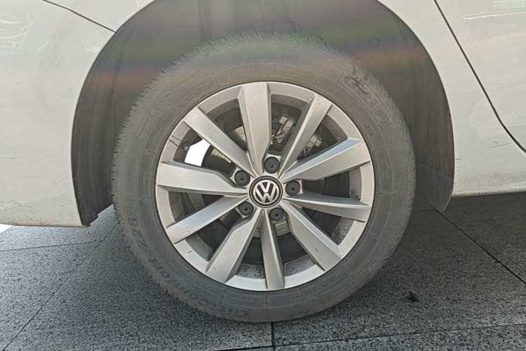 Used Volkswagen Bora 2019 280TSI DSG Elite Model Right Rear Wheel Hub